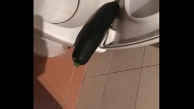 ECATERINAX piss with zucchina