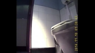 Beauties piss in the toilet. EgoisteWC (MOV 1-3)
