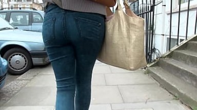Naughty milf eager to be seen in public loves pissing while walking around london